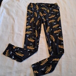 LulaRoe women's Tall & Curvy dark gray leggings with cruise ship, new no tags